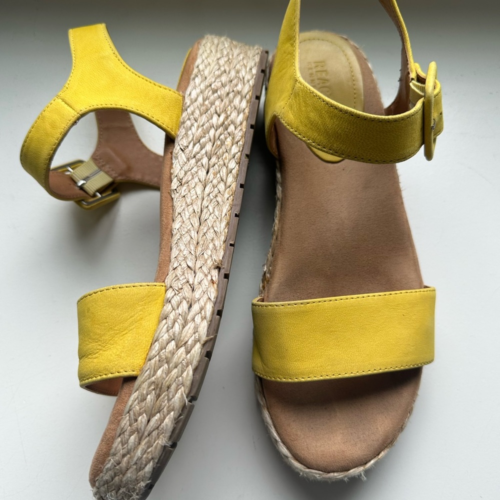 Kenneth Cole REACTION  yellow Sandals